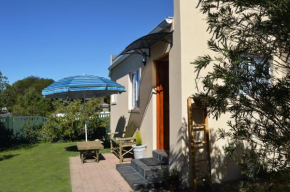 Отель Canary Cottages  Комметье